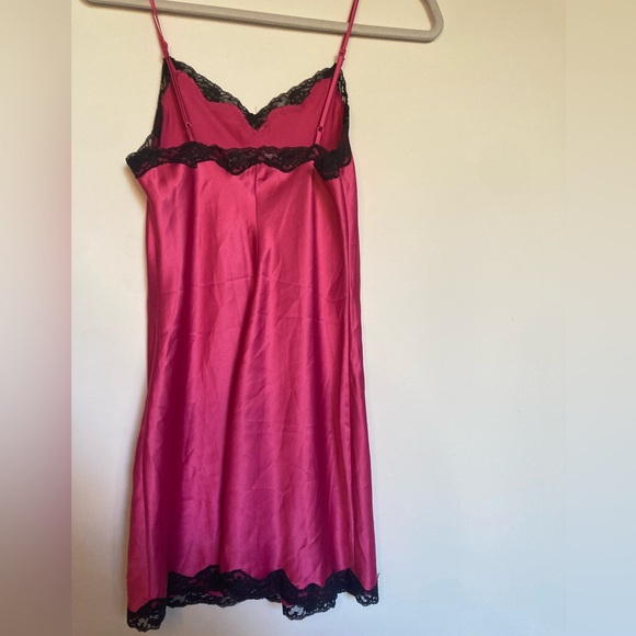 Victoria’s Secret hot pink slip - Picture 3 of 4